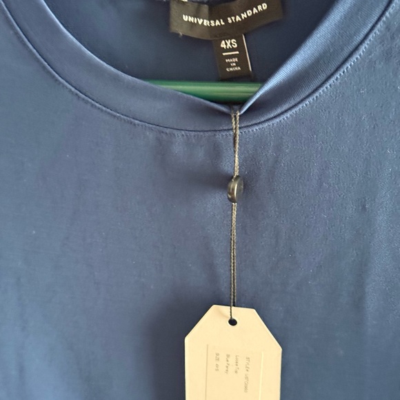 Universal Standard Red - Picture 3 of 15